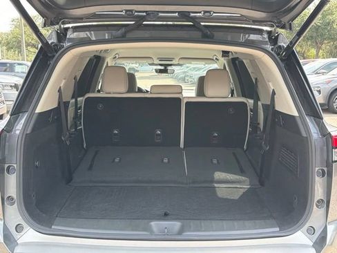 Used 2023 Nissan Pathfinder SL AWD/4WD image 6
