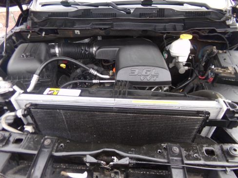 Used 2018 RAM 1500 Express image 25