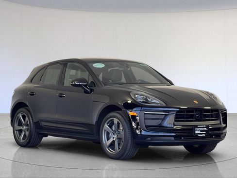 Certified 2026 Porsche Macan AWD/4WD image 10