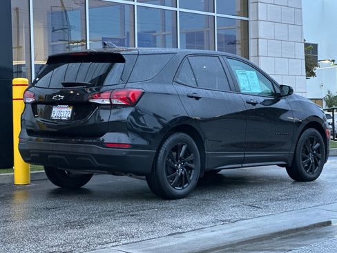 Used 2024 Chevrolet Equinox LS w/ LS Convenience Package image 4