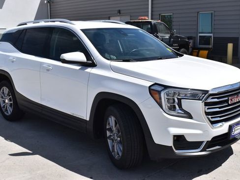 Used 2024 GMC Terrain SLT AWD/4WD image 3