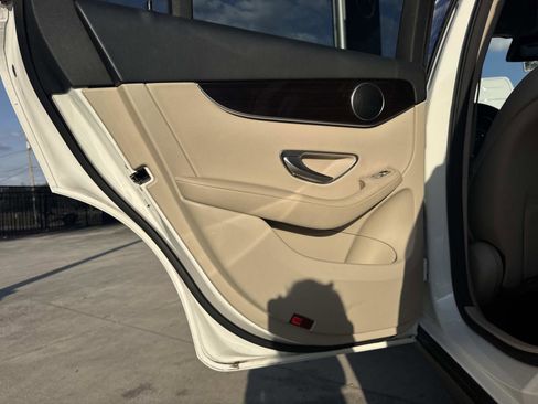 Certified 2022 Mercedes-Benz GLC 300 image 11