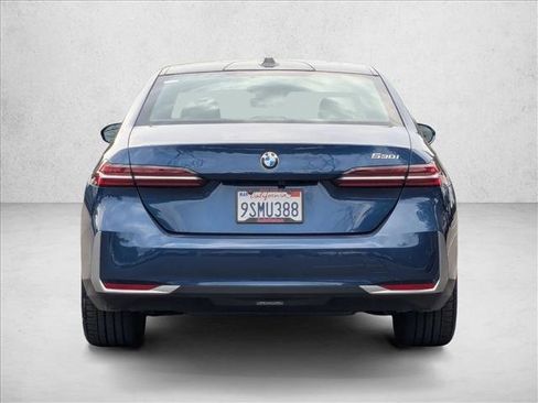 Used 2025 BMW 530i w/ Premium Package image 7