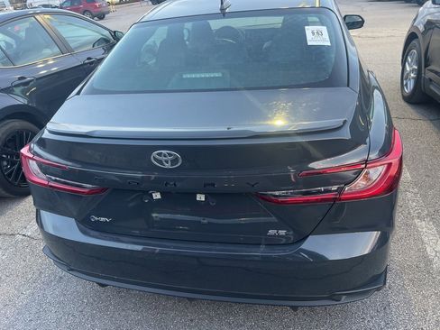 Used 2025 Toyota Camry SE image 5