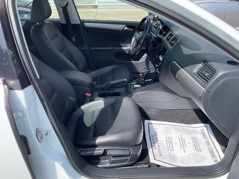 Used 2017 Volkswagen Jetta SE FWD image 17
