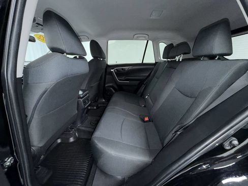 Certified 2022 Toyota RAV4 LE AWD/4WD image 14