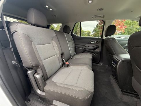 Used 2021 Chevrolet Traverse LS image 23