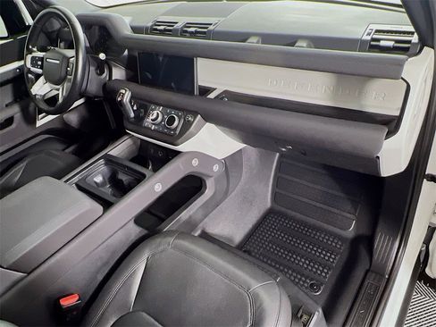 Used 2023 Land Rover Defender 110 SE image 30