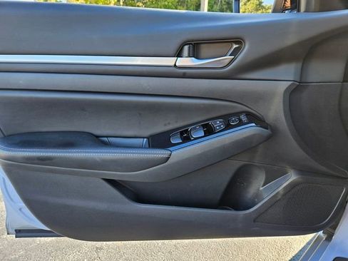 Used 2024 Nissan Altima 2.0 SR image 30