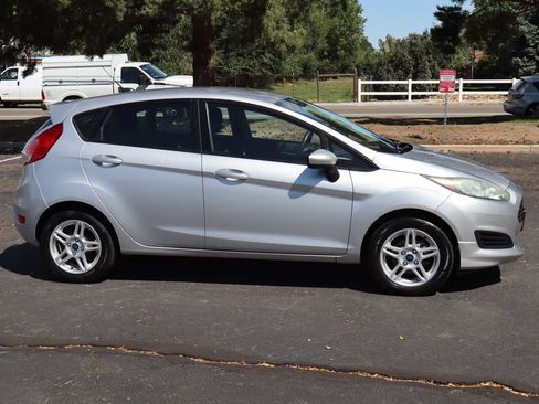 Used 2017 Ford Fiesta SE FWD image 3