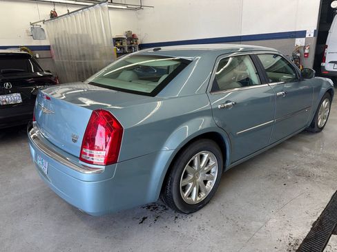 Used 2009 Chrysler 300 C RWD image 2