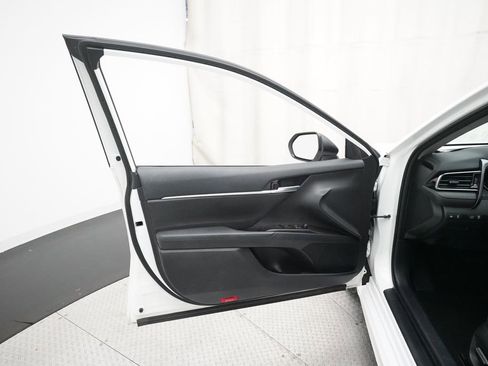 Used 2024 Toyota Camry SE AWD/4WD image 27