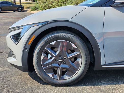 New 2025 Kia EV6 Light w/ Light LR Technology Package image 8