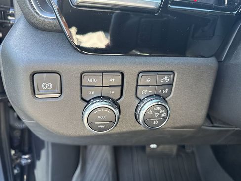 Certified 2022 GMC Sierra 1500 SLT w/ SLT Convenience Package image 17