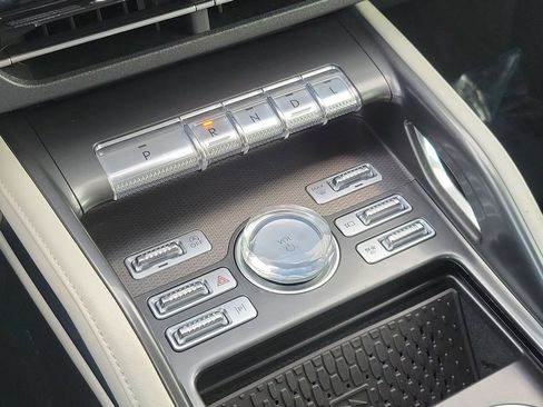 Certified 2024 Lincoln Nautilus Premier AWD/4WD image 27