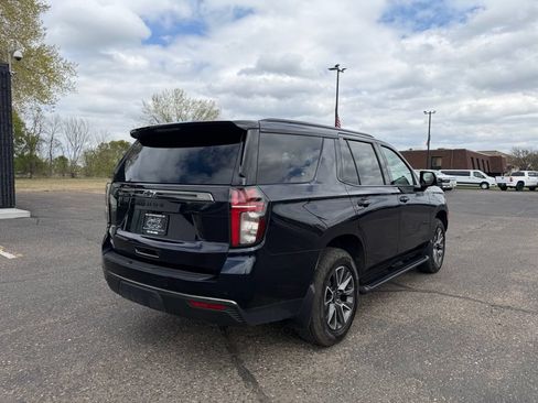 Used 2022 Chevrolet Tahoe Z71 w/ Luxury Package AWD/4WD image 5
