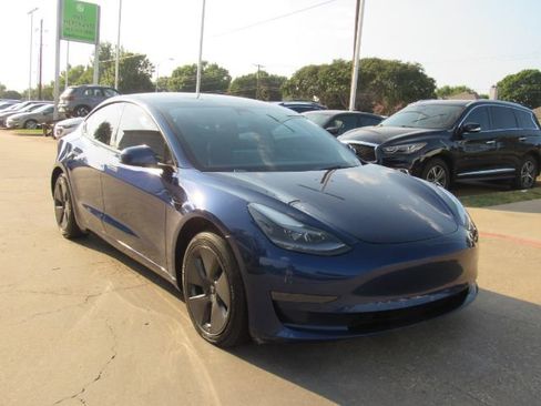 Used 2022 Tesla Model 3 Standard Range image 4