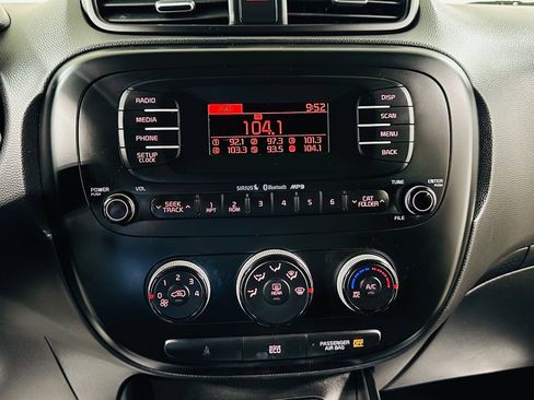 Used 2016 Kia Soul FWD image 12