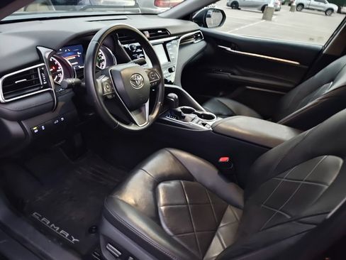 Used 2018 Toyota Camry XLE FWD image 7