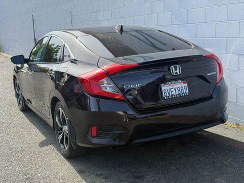 Used 2016 Honda Civic Touring image 4