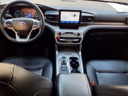 Used 2023 Ford Explorer XLT w/ Equipment Group 202A image 10