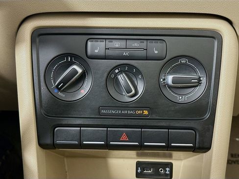 Used 2016 Volkswagen Beetle 1.8T SE image 18