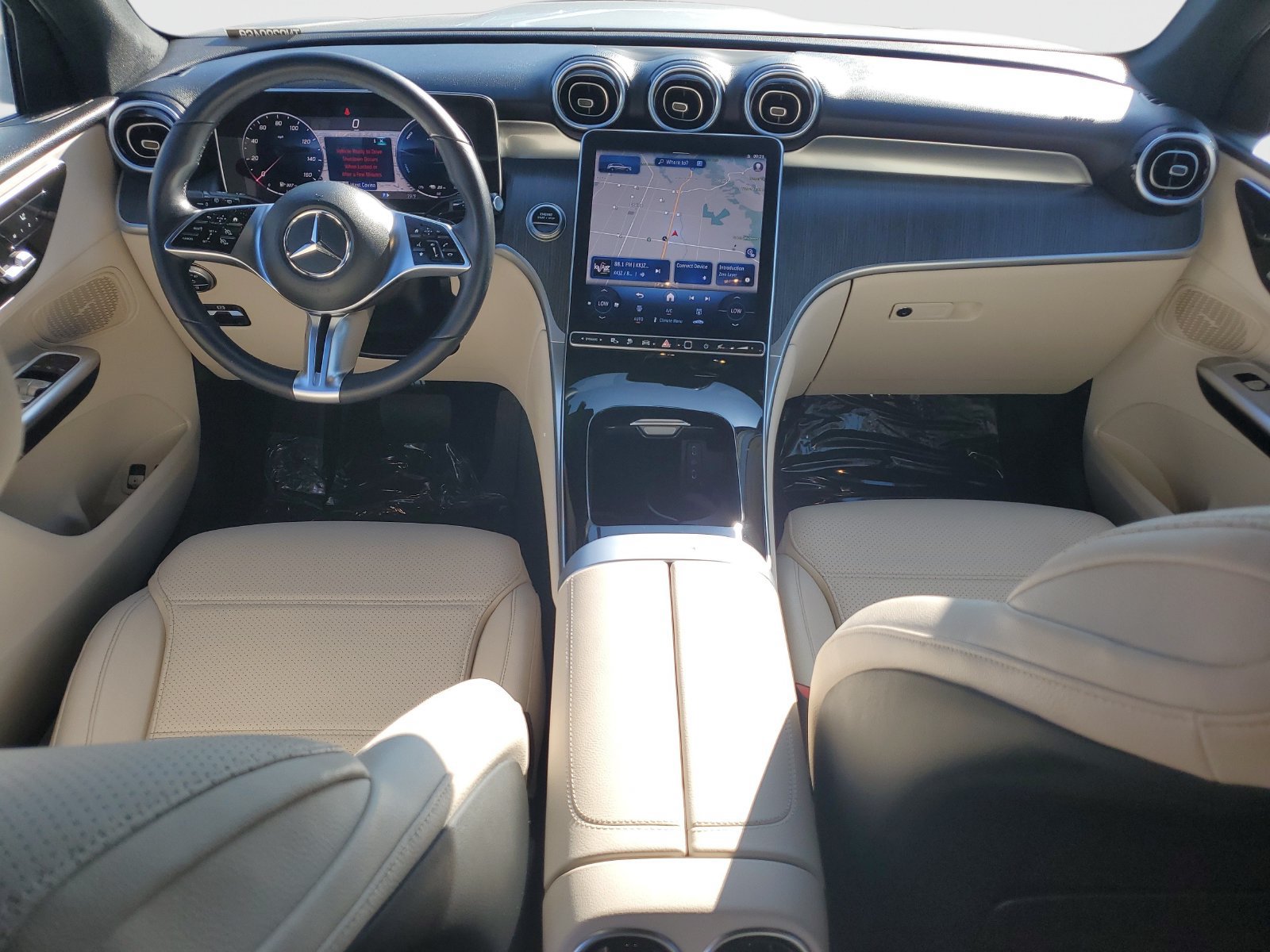 Used 2025 Mercedes-Benz GLC 350e 4MATIC image 11