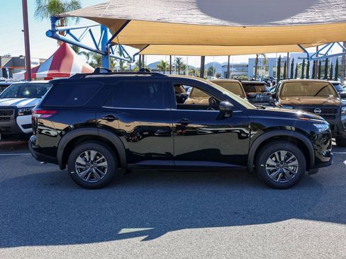 New 2025 Nissan Pathfinder SV image 3