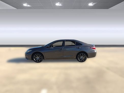 Used 2016 Toyota Camry XSE image 2