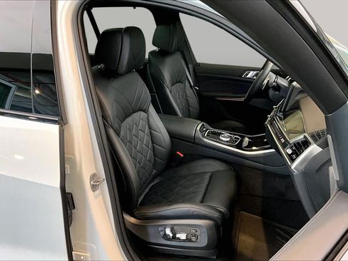 Used 2026 BMW X5 sDrive40i w/ Executive Package RWD image 9