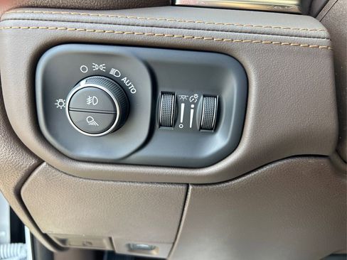 New 2025 RAM 2500 Limited AWD/4WD image 18