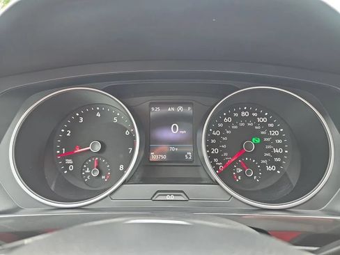 Used 2018 Volkswagen Tiguan SEL AWD/4WD image 19