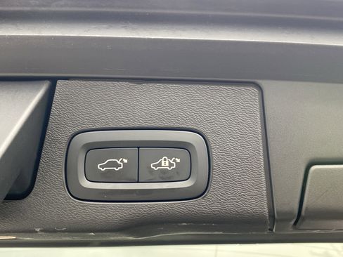 Used 2025 Volvo XC60 B5 Plus image 38