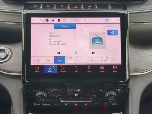 Used 2024 Jeep Grand Cherokee Limited image 18