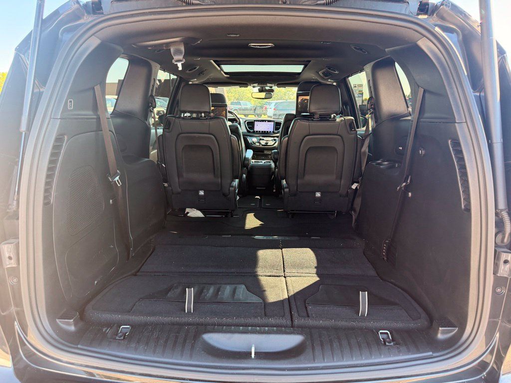 Used 2021 Chrysler Pacifica Touring-L w/ Uconnect Theater Family Group AWD/4WD image 27
