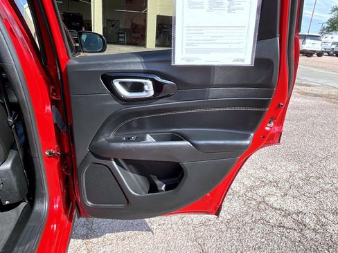 Certified 2023 Jeep Compass Limited image 17