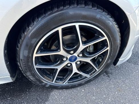 Used 2015 Ford Focus SE w/ SE Sport Package image 9