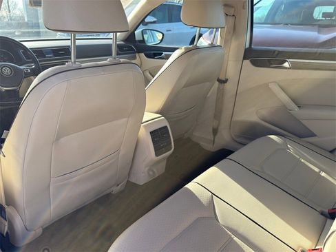 Used 2018 Volkswagen Passat 2.0T SE image 22