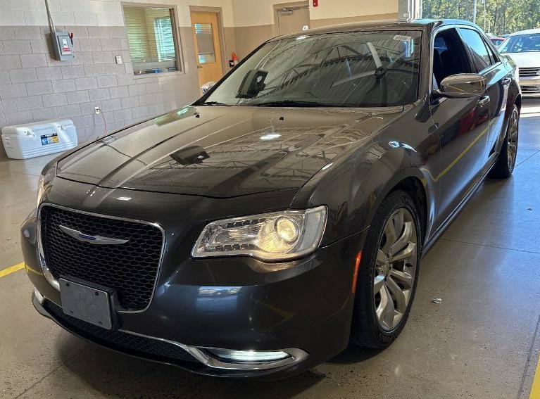 Used 2020 Chrysler 300 Limited RWD image 1