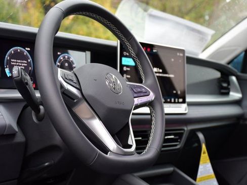 New 2026 Volkswagen Tiguan SE image 12