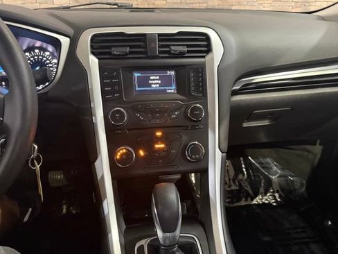 Used 2015 Ford Fusion SE w/ Equipment Group 201A FWD image 19