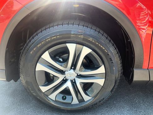 Used 2017 Toyota RAV4 LE FWD image 8