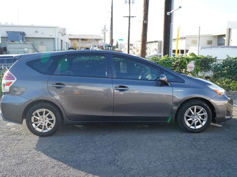Used 2016 Toyota Prius V Three image 21