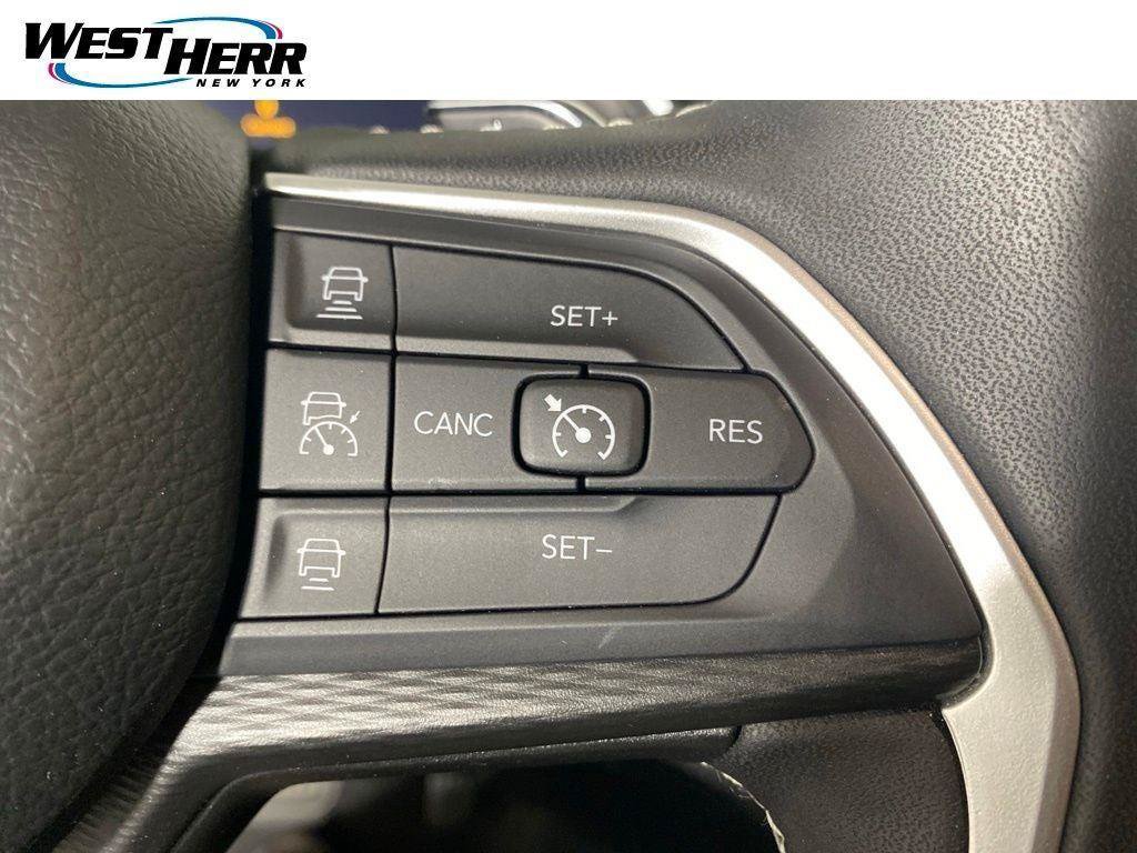 Used 2024 Jeep Grand Cherokee L Laredo AWD/4WD image 40