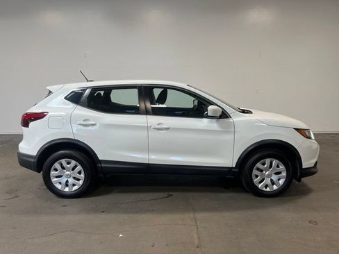 Used 2018 Nissan Rogue Sport S AWD/4WD image 2