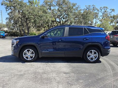 Used 2022 GMC Terrain SLE w/ Driver Convenience Package image 2