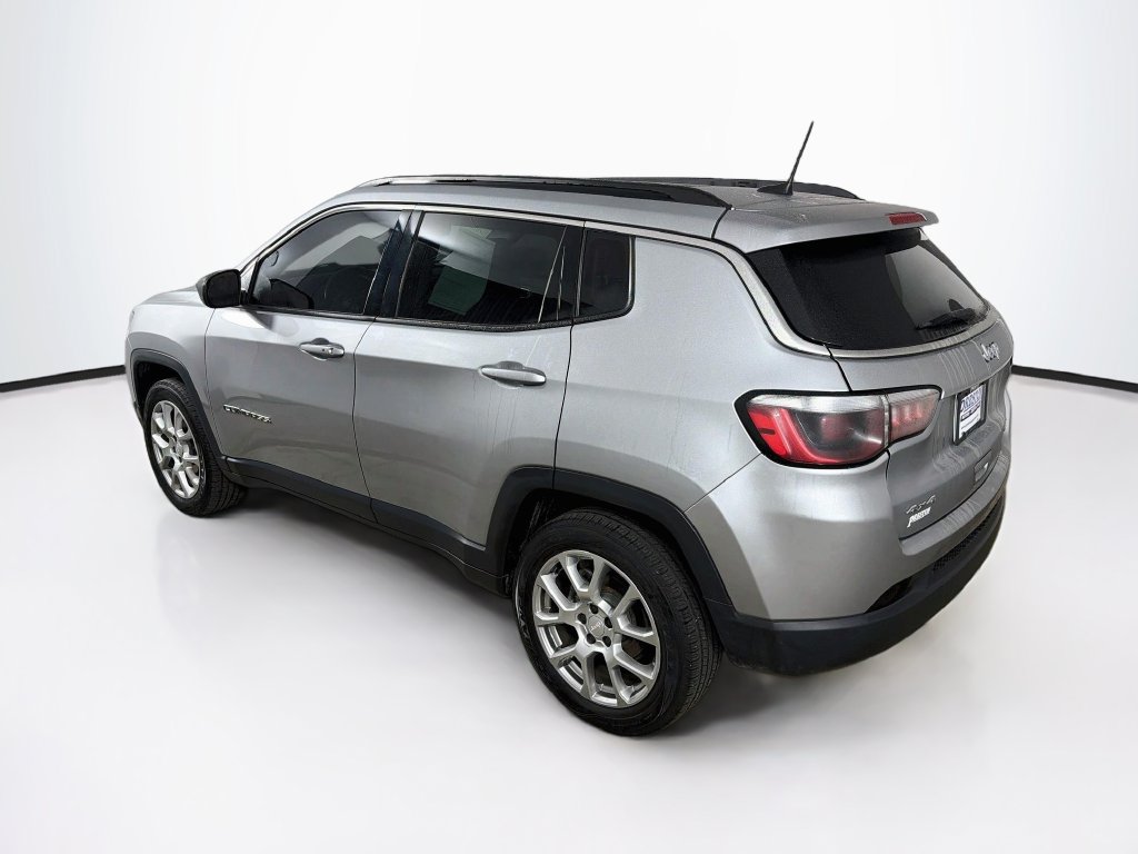 Used 2022 Jeep Compass Latitude w/ Sun and Sound Group AWD/4WD image 7