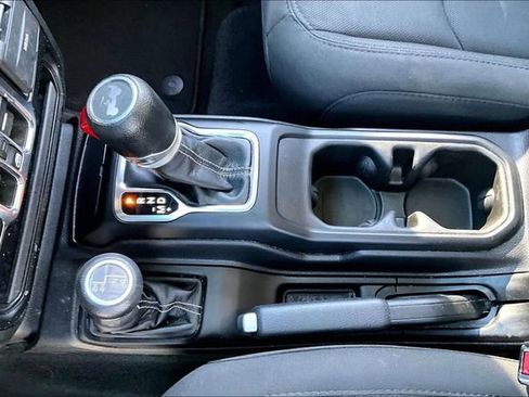 Used 2023 Jeep Wrangler Unlimited Sahara AWD/4WD image 18