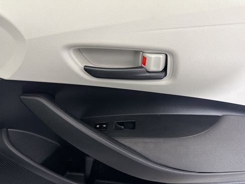 Used 2022 Toyota Corolla LE w/ LE Convenience Package FWD image 31