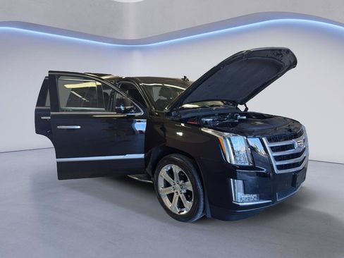 Used 2016 Cadillac Escalade Luxury AWD/4WD image 9